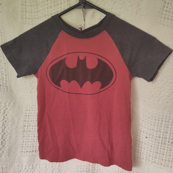 Batman Tee Shirt Size 5/6 Red Gray Distressed - Picture 1 of 4